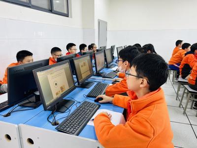 創(chuàng)新驅(qū)動(dòng)未來 第四屆信息技術(shù)科技節(jié)—?jiǎng)?chuàng)意編程與計(jì)算機(jī)信息技術(shù)開發(fā)